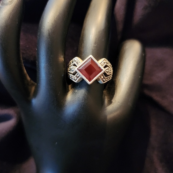 MARCASITE & GARNET RING - Picture 2 of 3